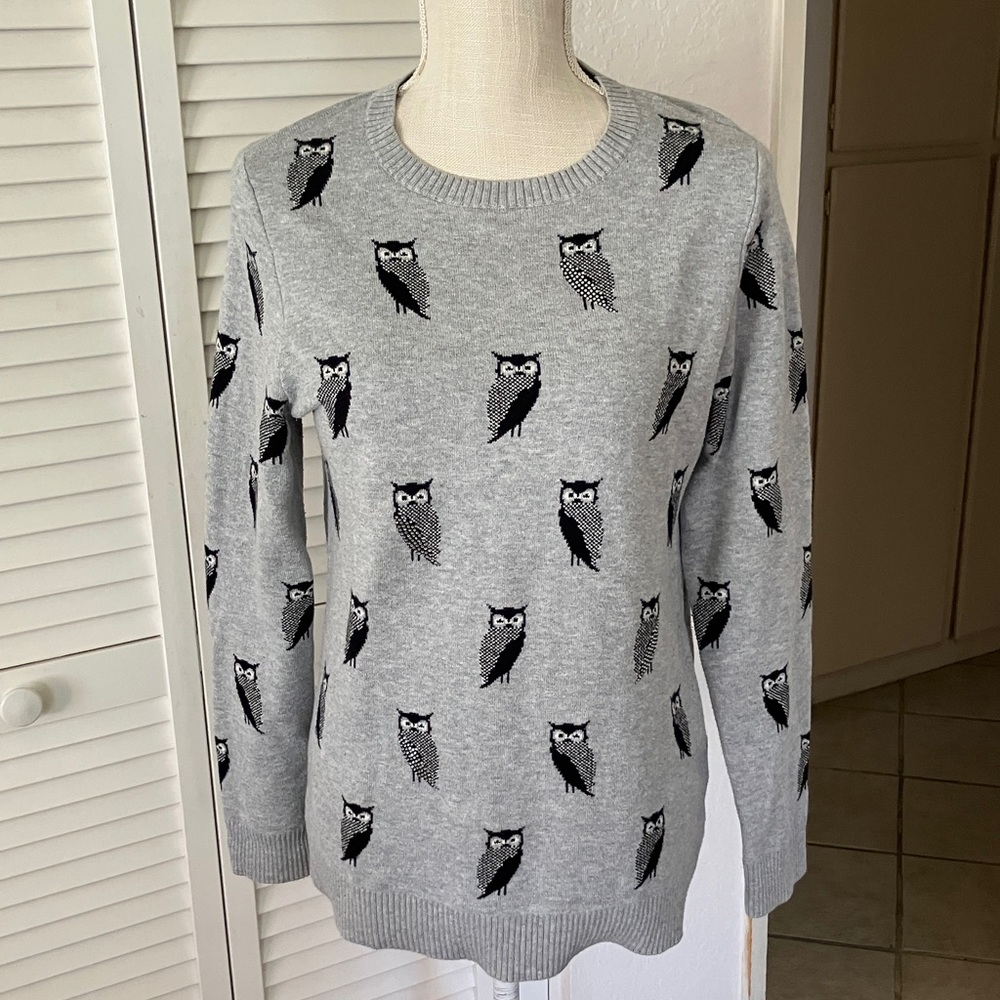 Charter Club Grey & Black Owls sweater w/ rhinestones. Size M Cotton Blend EUC